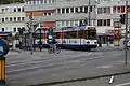 Triebwagen der Serie ST&nbsp;12 aus Kranichstein biegt wegen einer baustellenbedingten Umleitung in die Bismarckstraße ein, 2009