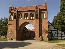 Friedländer TorNordöstliches Stadttor, mit Zingel (Bild: Vortor, Feldseite)