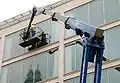 Fensterreinigung mit Hubarbeitsbühne