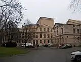 Einbindung des Theaters in die umgebenden Gebäudekomplexe