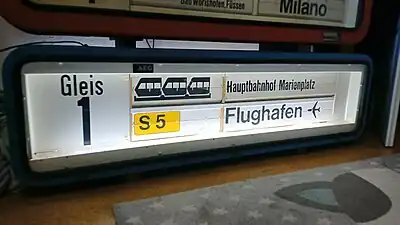 AEG-Fallblattanzeiger vom Heimeranplatz mit Anzeige der S&nbsp;5 zum damaligen Flughafen Riem