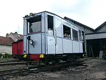 Zweiachsiger Triebwagen im Musée des transports de Pithiviers
