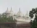 Die Kuppeln der Moti Masjid
