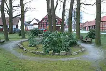 Arno-Schmidt-Hain mit Eichen und Rhododendren