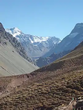 Typische Hochgebirgslandschaft. Hier beim Thermalbad Baños Colina auf 2530 m.