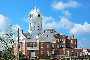 Das Old Monroe County Courthouse ist seit April 1973 im NRHP eingetragen.