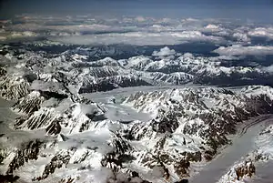 Eldridge-Gletscher in der Bildmitte