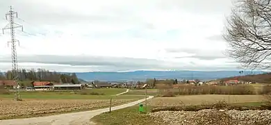 Ein Teil von Altavilla von Süden gesehen, hinten der Chasseral