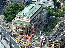 Das Opernhaus gesehen vom Main Tower