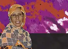 Aminetou Mint El Moctar. Eine afrikanische Frau mit buntem Kopftuch