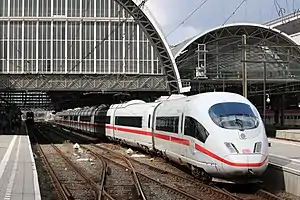 Ein ICE 3M in Amsterdam Centraal