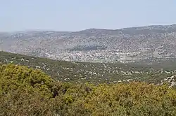Blick vom Arachneongebirge auf Arachneo.