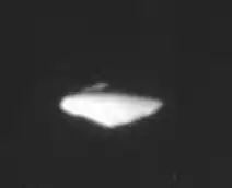 Cassini-Aufnahme von Atlas in der an eine Untertasse erinnernde Form am 8.&nbsp;Juni&nbsp;2005 in 139.006&nbsp;km Entfernung