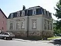 Villa mit Vorgarten