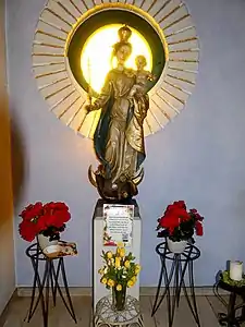 Mutter-Gottes-Statue am Ausgang