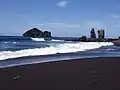 Strand mit Ilhéus dos Mosteiros