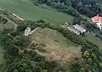 Luftbild der Burgruine Essegvár