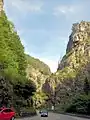 B&nbsp;31 an der engsten Stelle des Höllentals am Hirschsprung