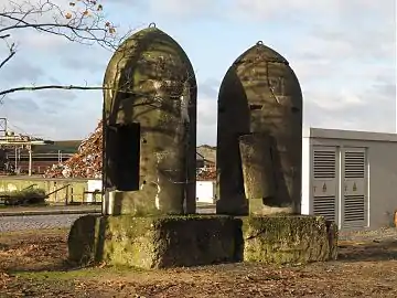 Ein Paar Splitterschutzzellen am Hafen Braunschweig