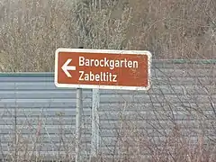 Touristisches Hinweisschild an der Kreuzung zwischen B&nbsp;98 und B&nbsp;101 in Großenhain