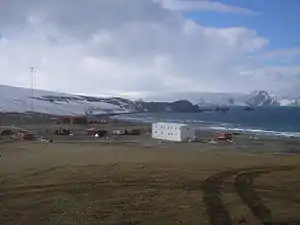 Die Artigas-Station im Norden der Bucht auf King George Island