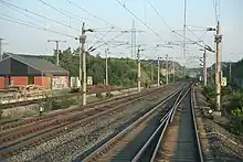 Stellwerk (links) und Schnell­fahr­weichen im Betriebs­bahnhof Rohrbach