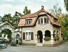 Eingang zum Bergfriedhof