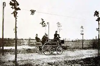 Das Elektromote von 1882 gilt mit seiner zweipoligen Oberleitung als Urahn des Oberleitungsbusses