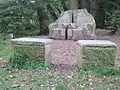 Bersenbrück: Sandsteinskulptur „Thron des Königs und der Königin der Karpfen“