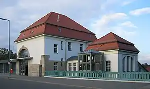 Empfangsgebäude des S-Bahnhofs Berliner Olympiastadion an der Flatowbrücke