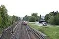 Blick von der Straßenbrücke nach Süden, nach Bayreuth ausfahrender Dieseltriebwagen