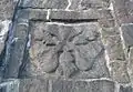 Das Relief über dem Eingang mit dem Bismarck’schen Wappen
