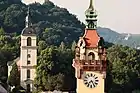 Blick vom Eichberg auf die Türme der Kirche St. Nikolai und das Rathaus – im Hintergrund Burg Kriebstein