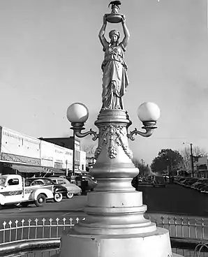 Das Boll Weevil Monument