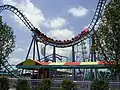 Zug beim Durchfahren des Boomerang in Six Flags New Orleans