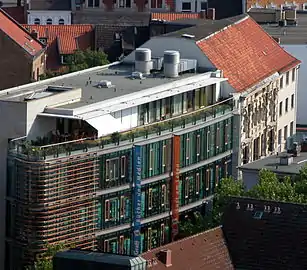 Westfassade der Buchhandlung Graff von der Andreaskirche aus gesehen.