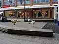 Spielplatz vor Kaufhaus
