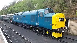 37 190 als Museumslok im Mai 2021 in der ursprünglichen blau-gelben Farbgebung der British Rail