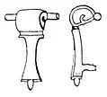 Kniefibel aus Bronze mit Scharnierkonstruktion, 2.–3.&nbsp;Jh.&nbsp;n.&nbsp;Chr., nach Teichner (2011). Heute im Museum für Vor- und Frühgeschichte (Berlin)