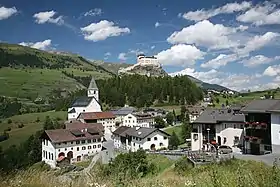 Tarasp Fontana mit Schloss Tarasp