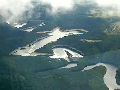 Luftaufnahme der Urfttalsperre,im Vordergrund der Obersee