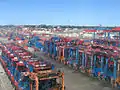 HHLA Container-Terminal Burchardkai; das Foto (2006) zeigt einen Teil der dortigen 120&nbsp;Flurförderfahrzeuge