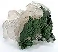 Calcit und Mottramit aus der „Tsumeb Mine“, Namibia(Größe: 8,8 × 7,3 × 4,3 cm)