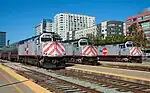 Drei EMD F40PH-2CATs an der Station San Francisco.
