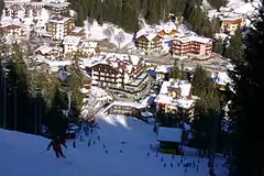 Unterer Teil der Canalone Miramonti mit Blick auf Madonna di Campiglio