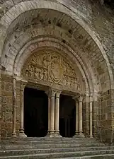 Narthexportal mit Tympanon