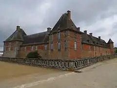 Südansicht des Galerieflügels (links) und Flügels der Großen Appartements (rechts)