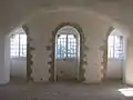 Fenster im zweiten Obergeschoss des Vorturms
