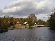 Das Allerwehr in Celle mit Brücke der Bundesstr.&nbsp;3