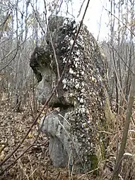 Der Menhir bei Champredon bestehend aus alttertiärem Konglomerat von Saint-Crépin-de-Richemont